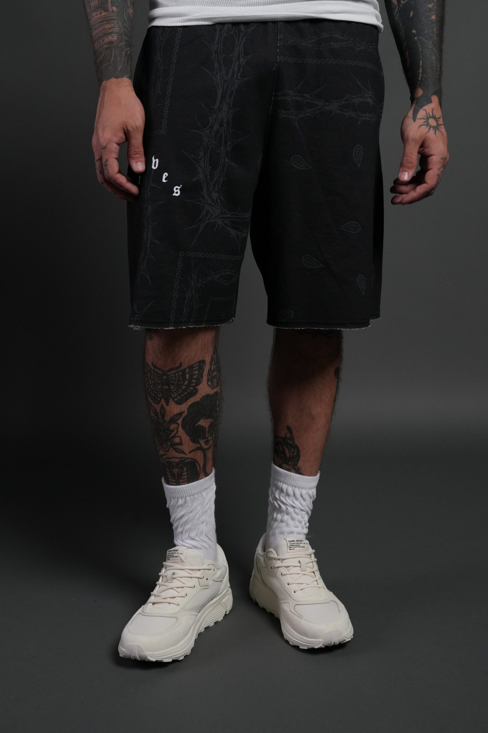 Wolves Pyramid Grunge Oversized Raw Hem Post Lounge Sweat Shorts in Black Thorn Paisley - Image 2