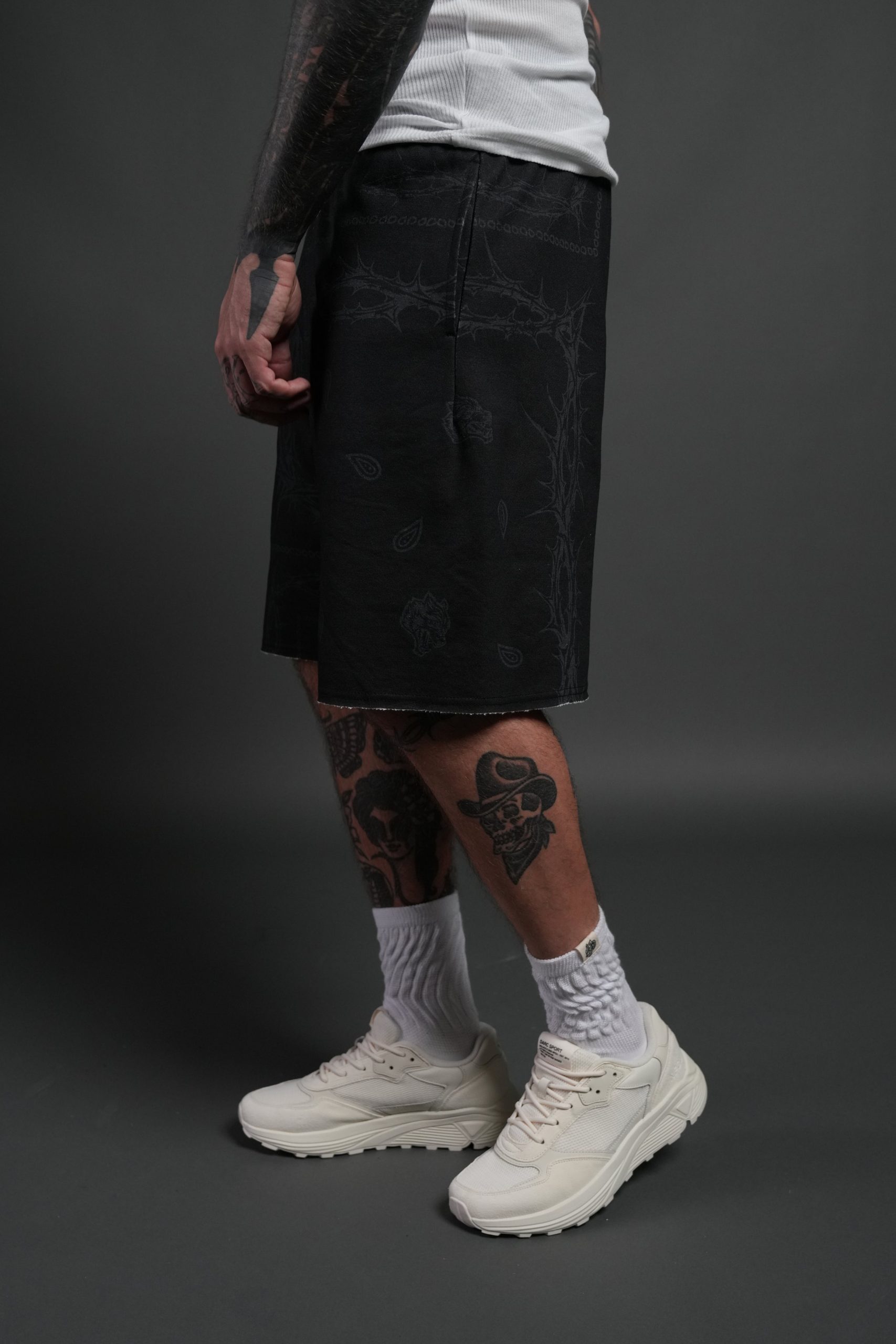 Wolves Pyramid Grunge Oversized Raw Hem Post Lounge Sweat Shorts in Black Thorn Paisley - Image 4