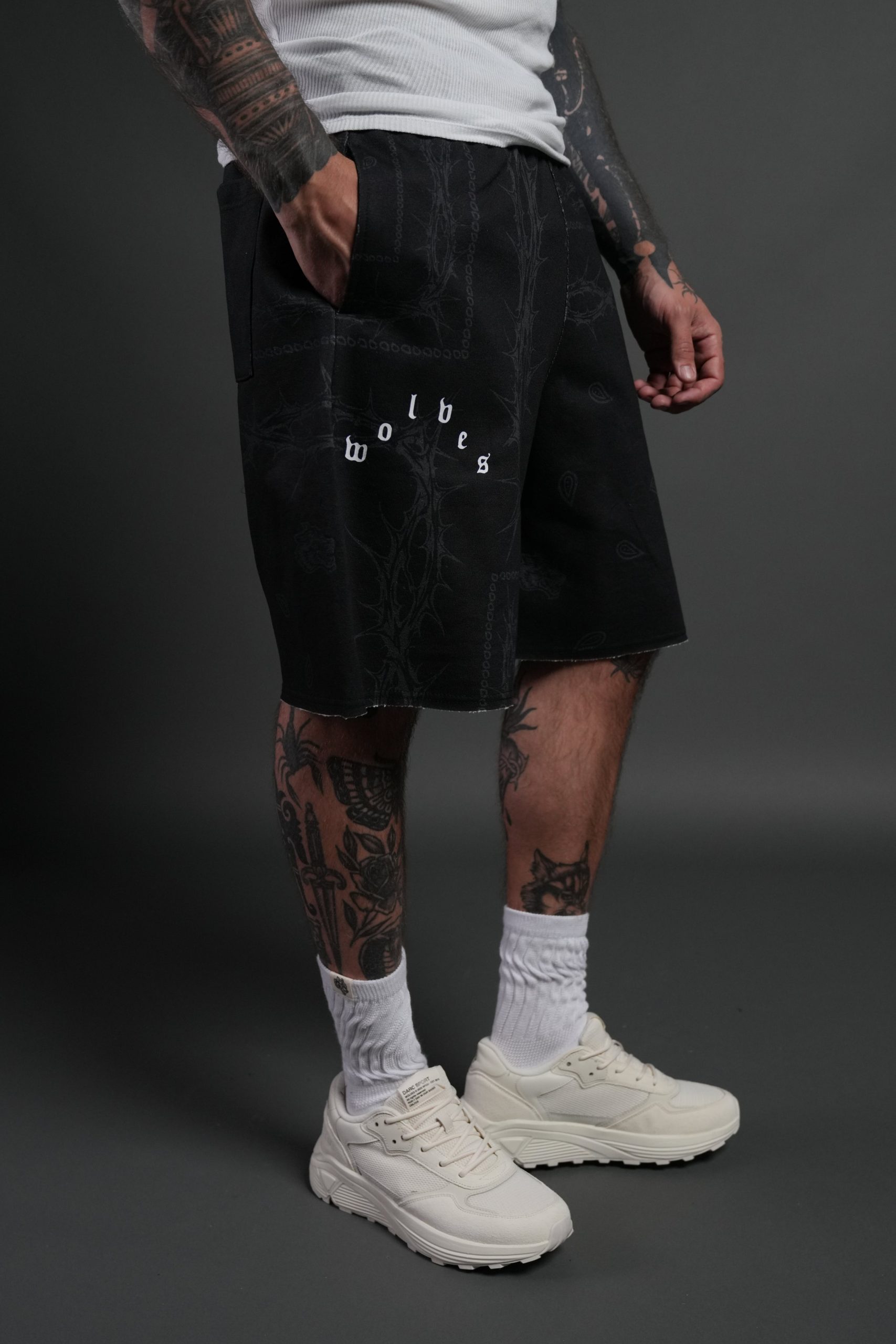 Wolves Pyramid Grunge Oversized Raw Hem Post Lounge Sweat Shorts in Black Thorn Paisley - Image 5