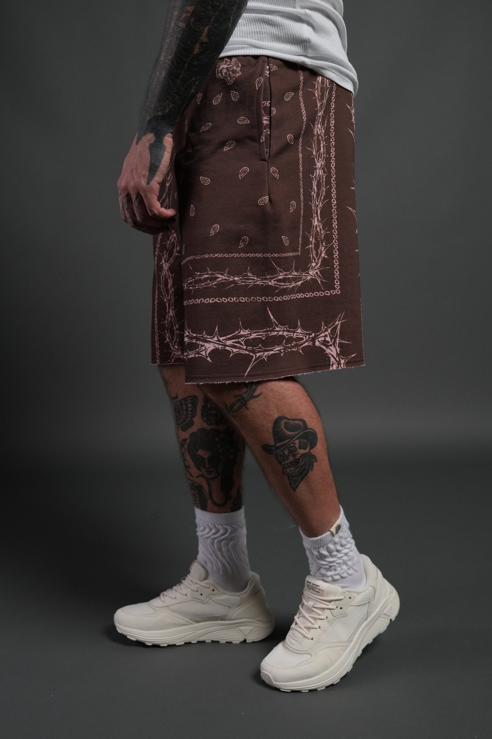 Wolves Pyramid Grunge Oversized Raw Hem Post Lounge Sweat Shorts in Desert Dust Thorn Paisley - Image 4
