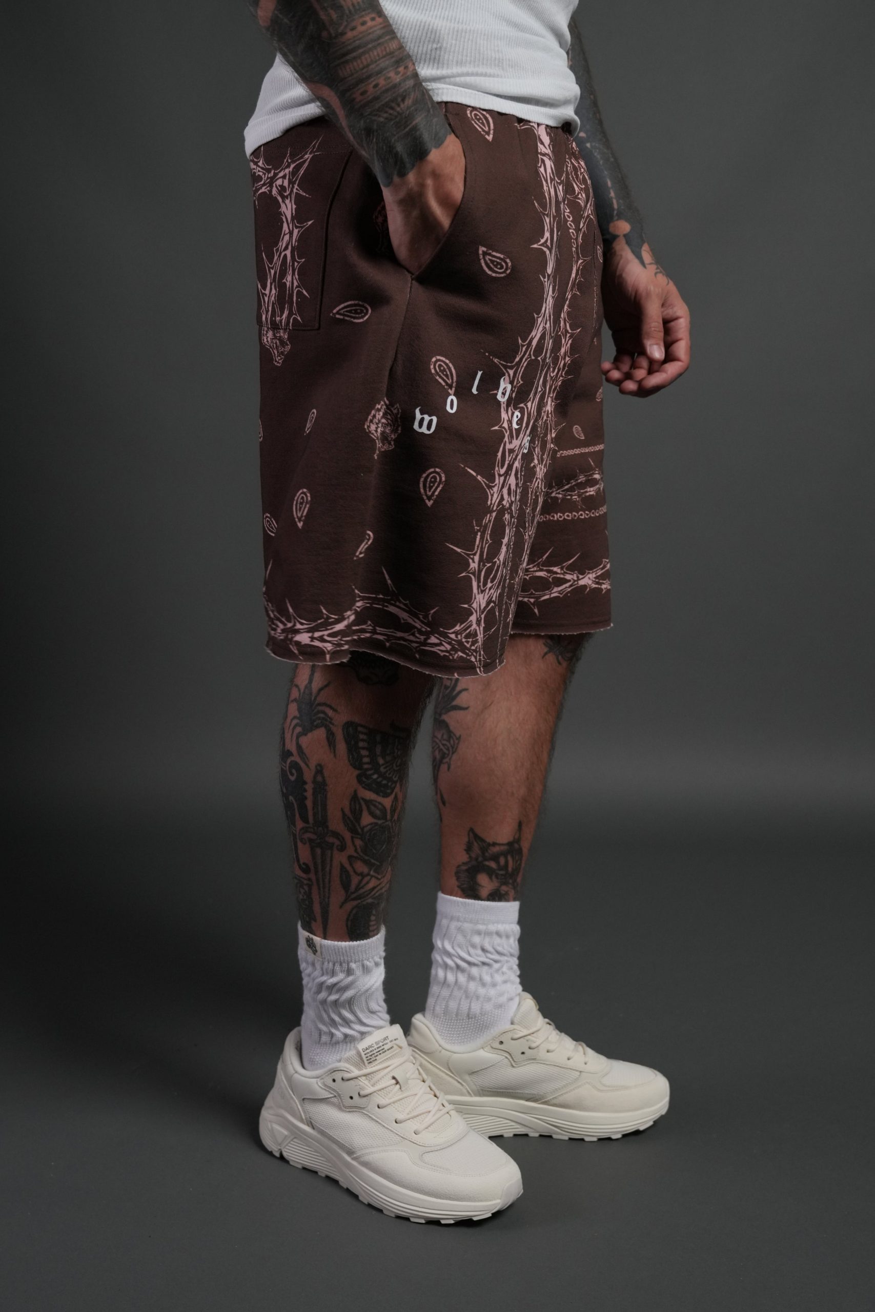 Wolves Pyramid Grunge Oversized Raw Hem Post Lounge Sweat Shorts in Desert Dust Thorn Paisley - Image 5