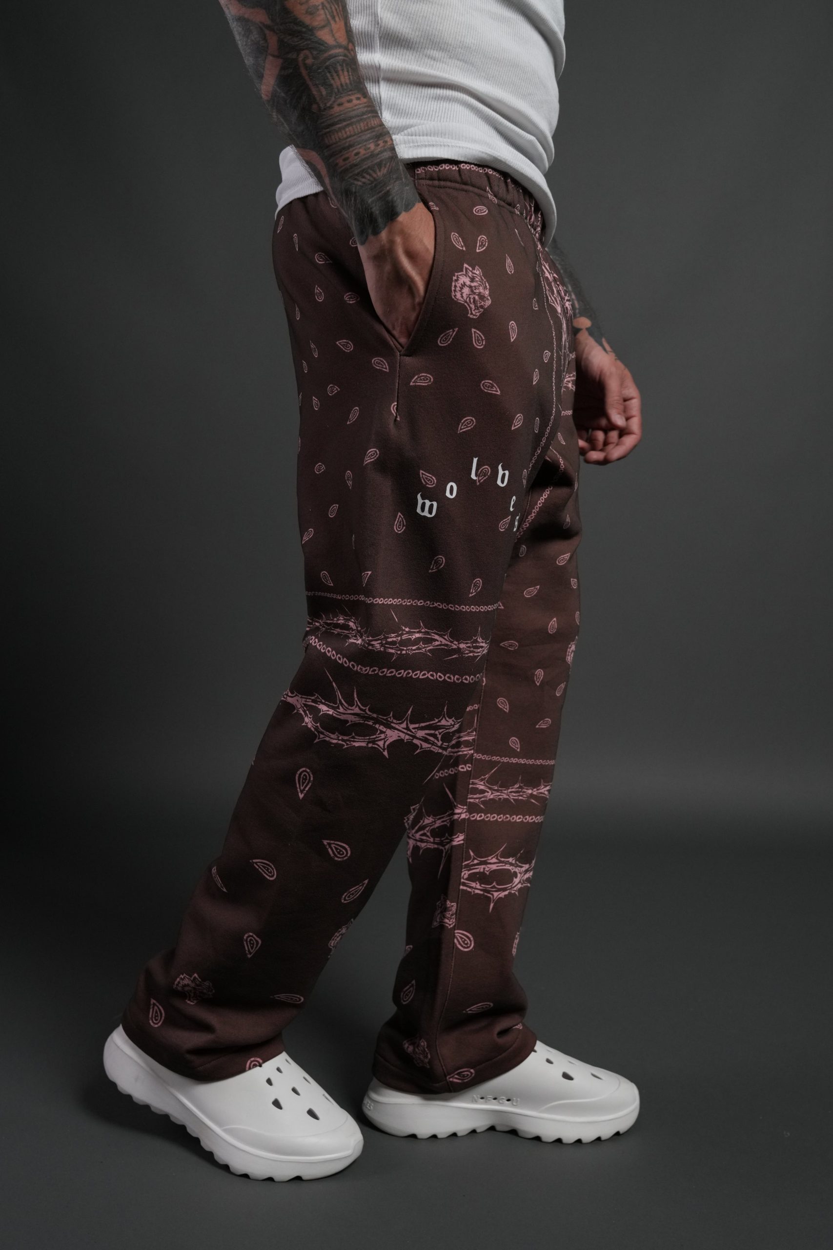 Wolves Pyramid Bigelow Sweat Pants in Desert Dust Thorn Paisley - Image 5