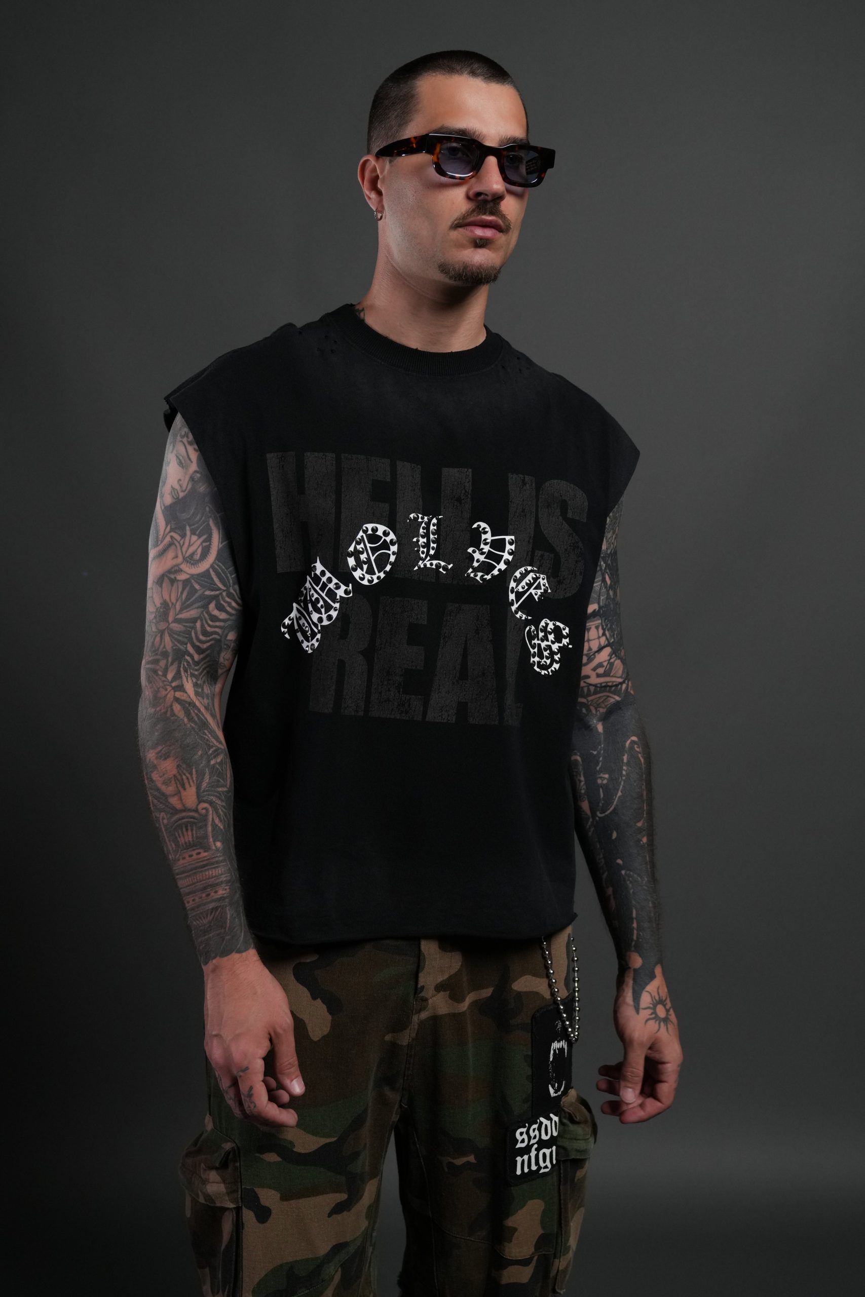 Hell is Real Distressed Grunge Mid-Length Raw Hem Muscle Tee in Black Drift Wash - Image 4