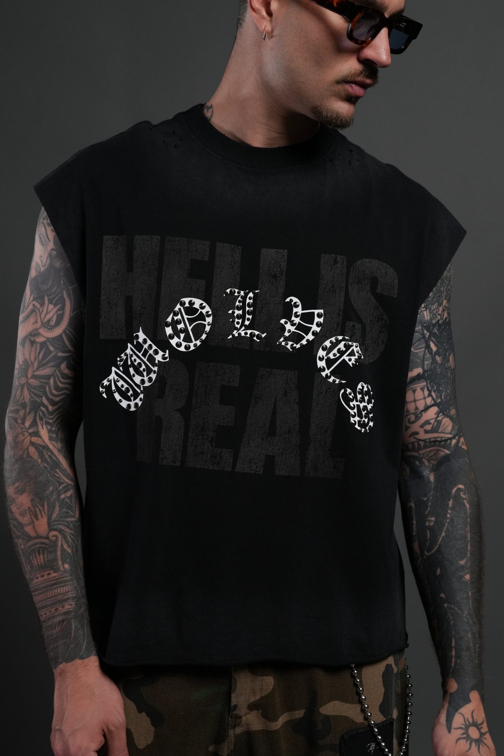 Hell is Real Distressed Grunge Mid-Length Raw Hem Muscle Tee in Black Drift Wash - Image 10