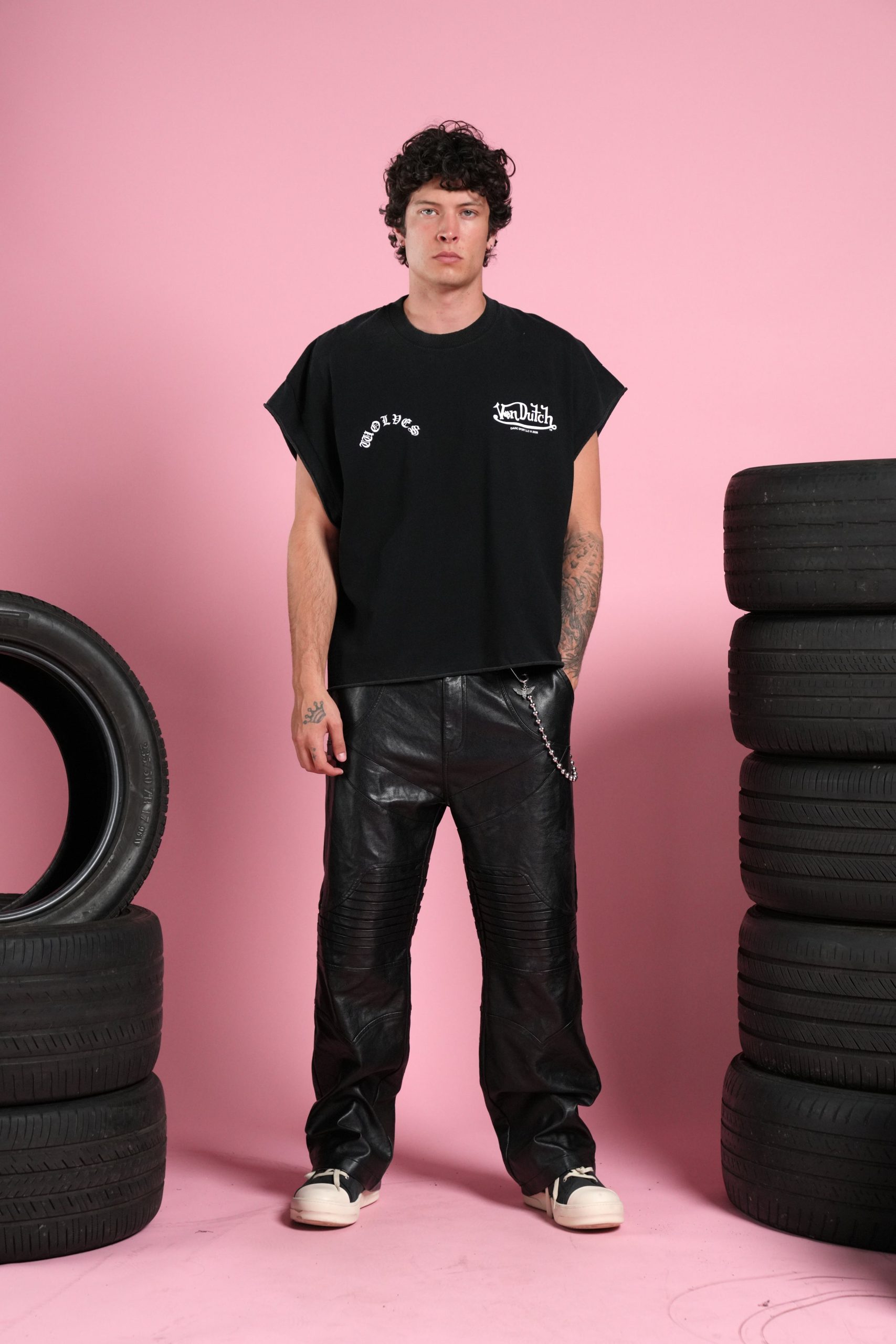 Von Darc Grunge Cut-Off Mid-Length Raw Hem Tee in Black - Image 5