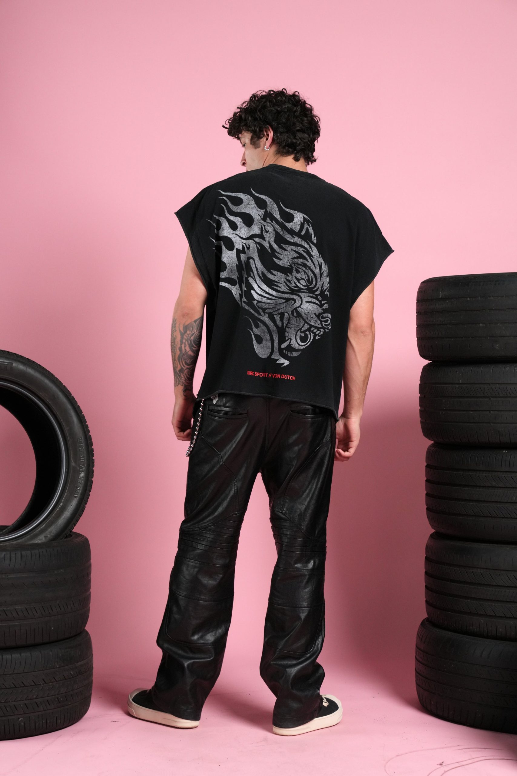 Von Darc Grunge Cut-Off Mid-Length Raw Hem Tee in Black - Image 6