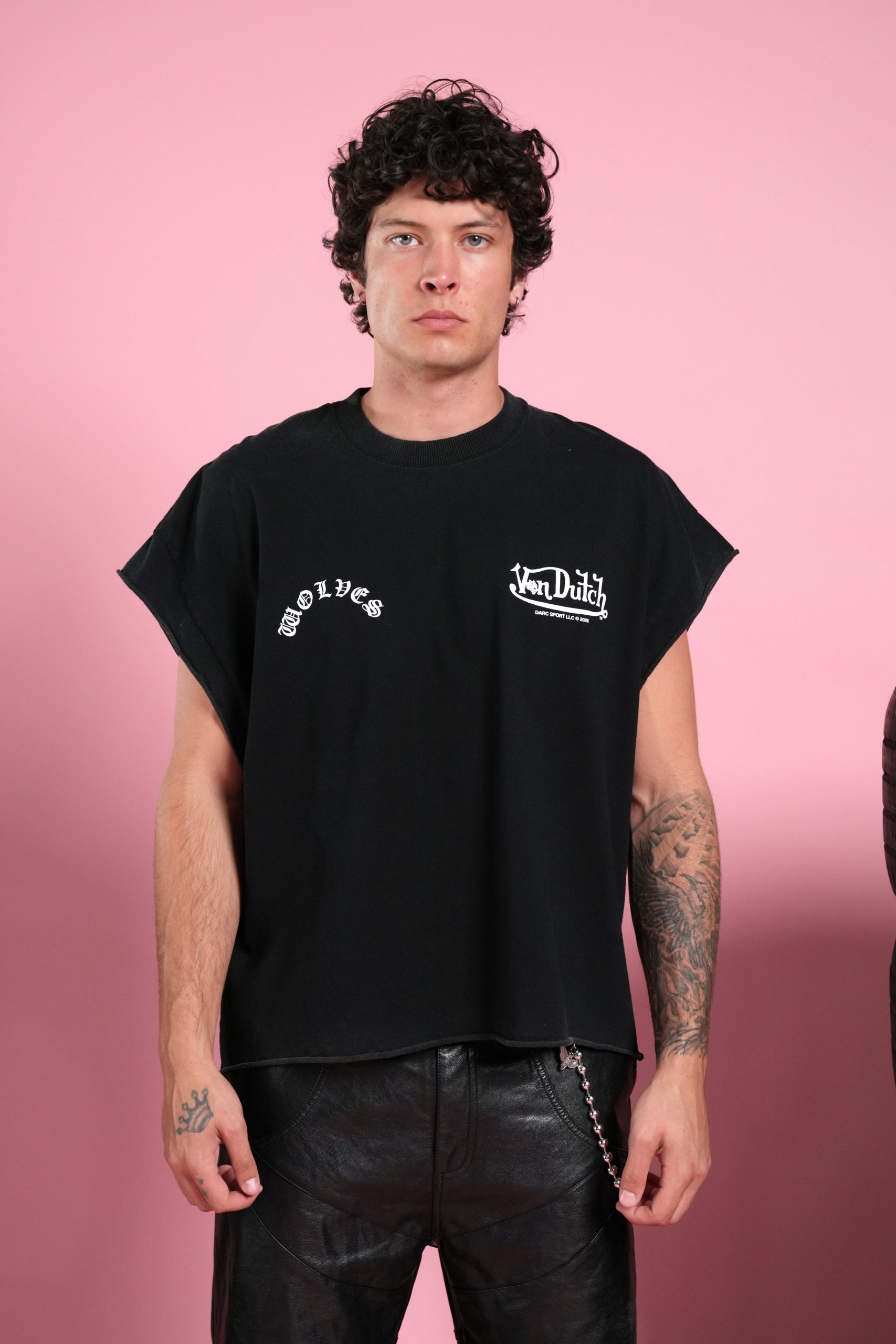 Von Darc Grunge Cut-Off Mid-Length Raw Hem Tee in Black - Image 2