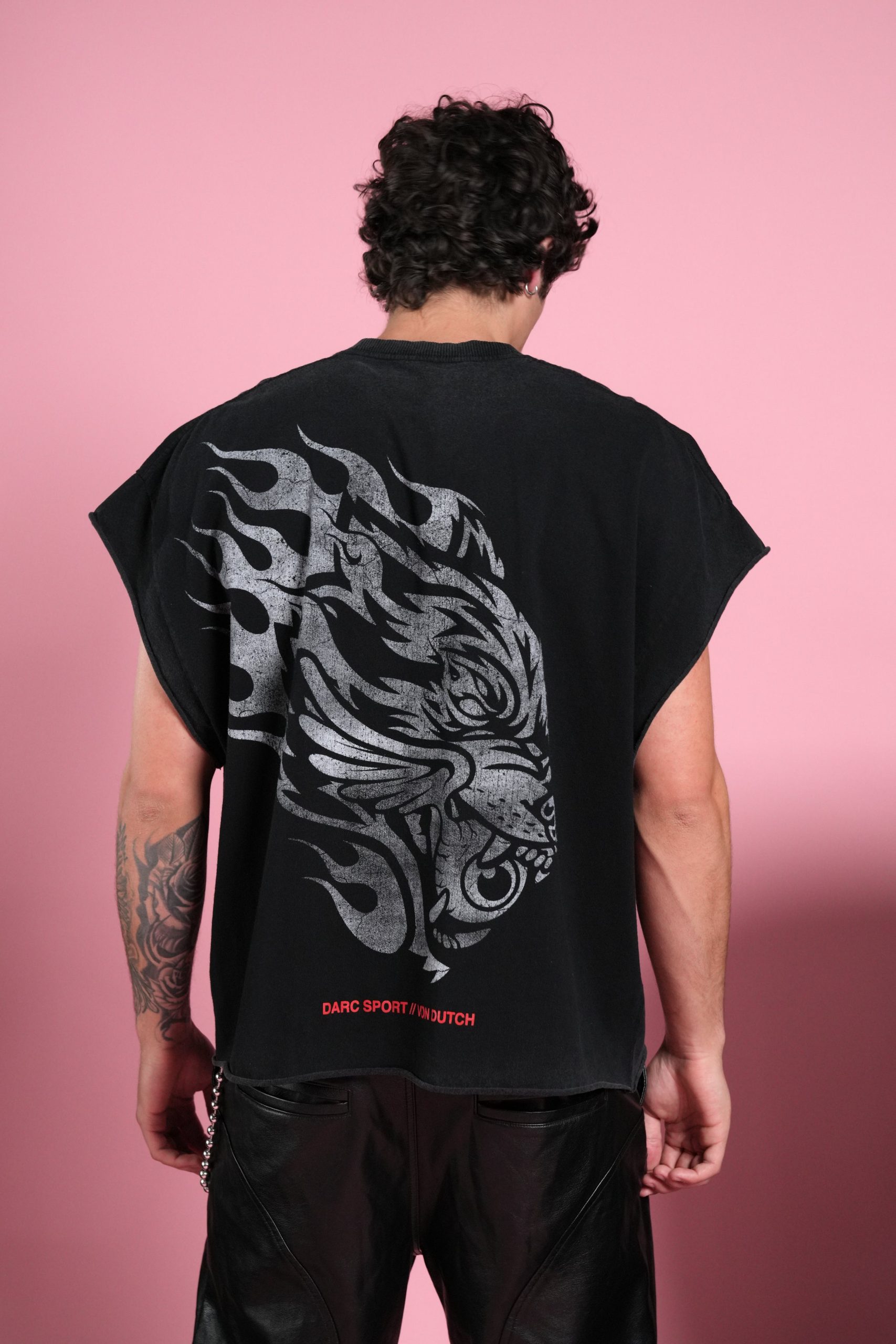 Von Darc Grunge Cut-Off Mid-Length Raw Hem Tee in Black - Image 4