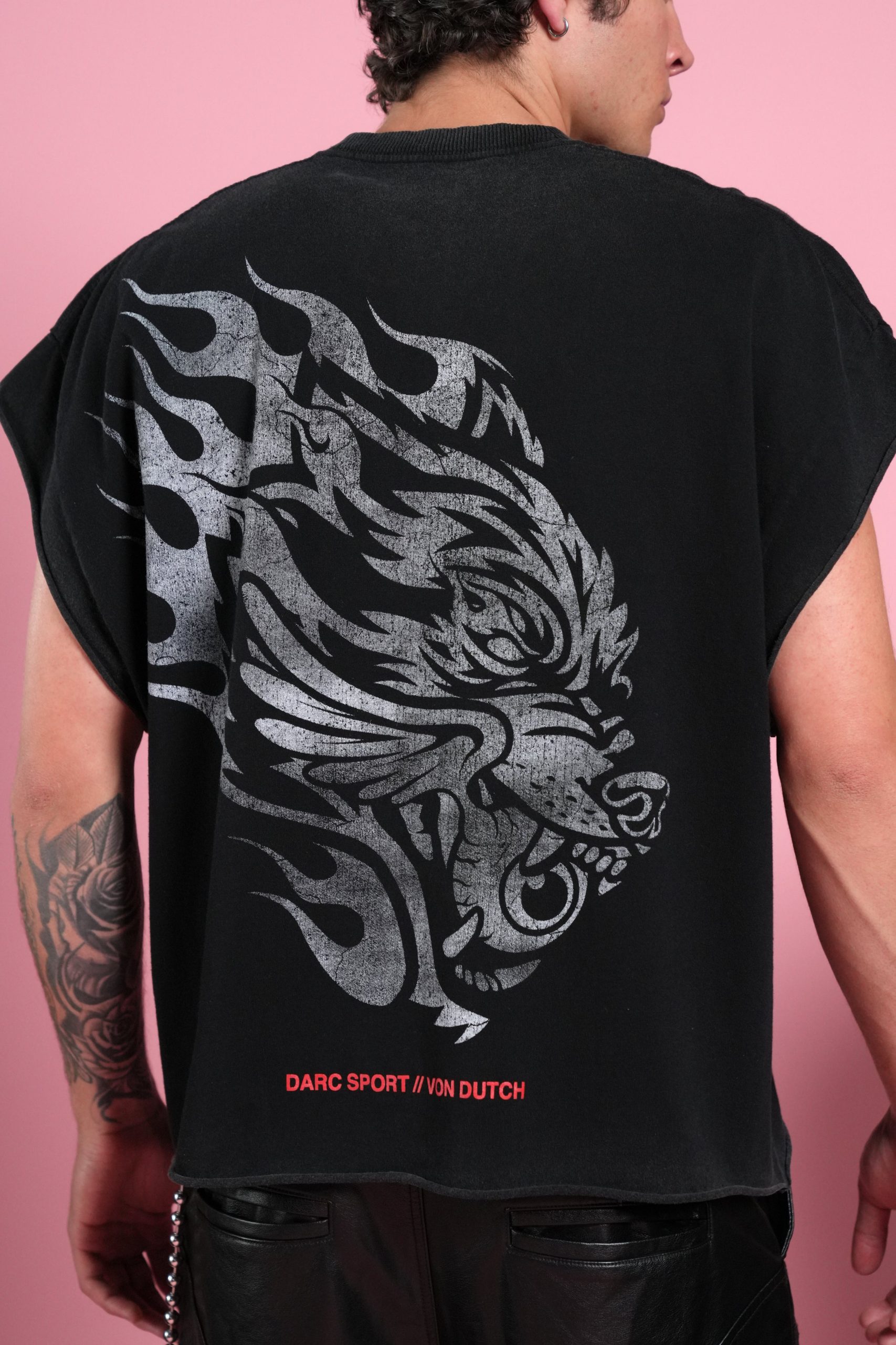 Von Darc Grunge Cut-Off Mid-Length Raw Hem Tee in Black - Image 8