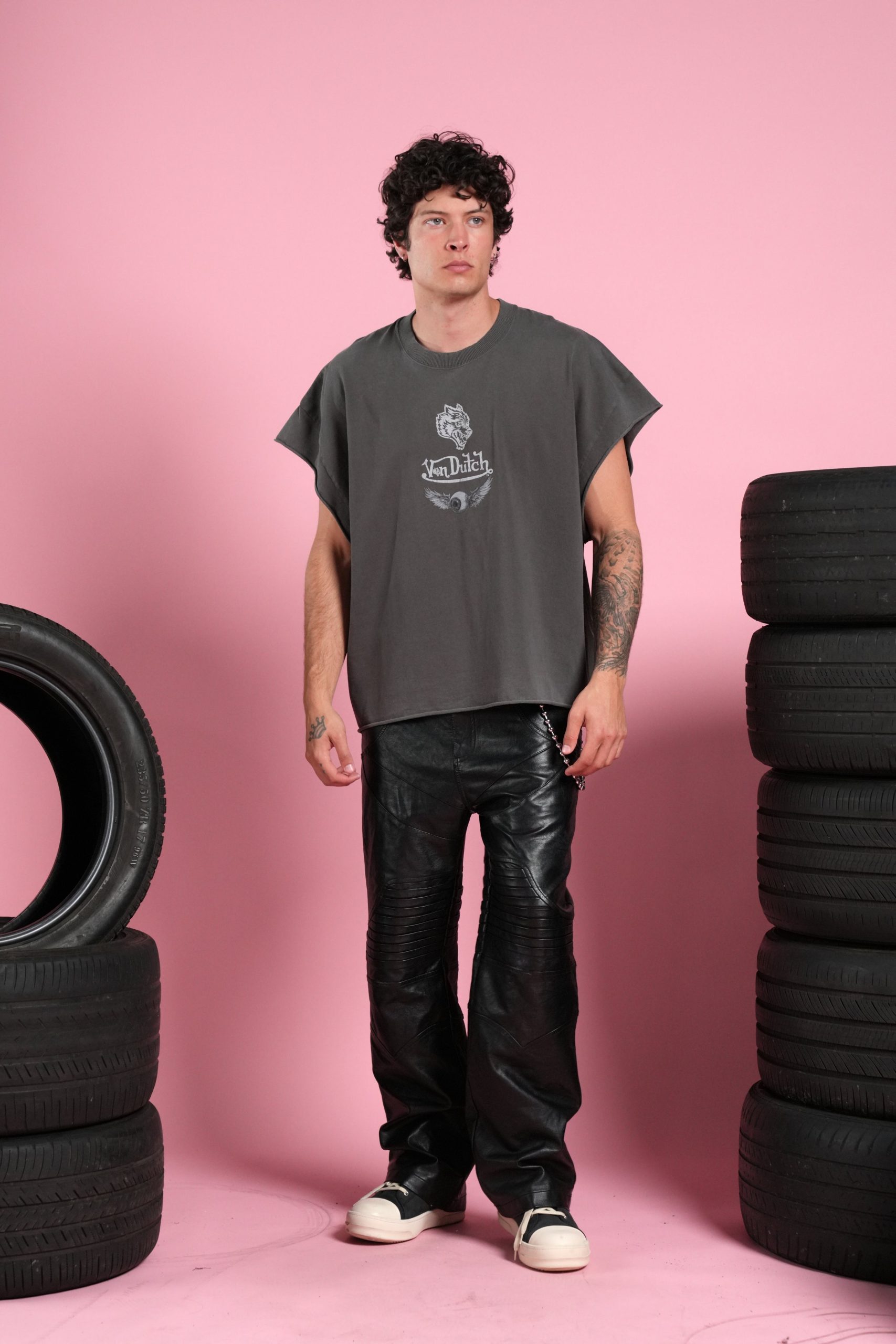 Take-Off Grunge Cut-Off Mid-Length Raw Hem Tee in Wolf Gray - Image 5