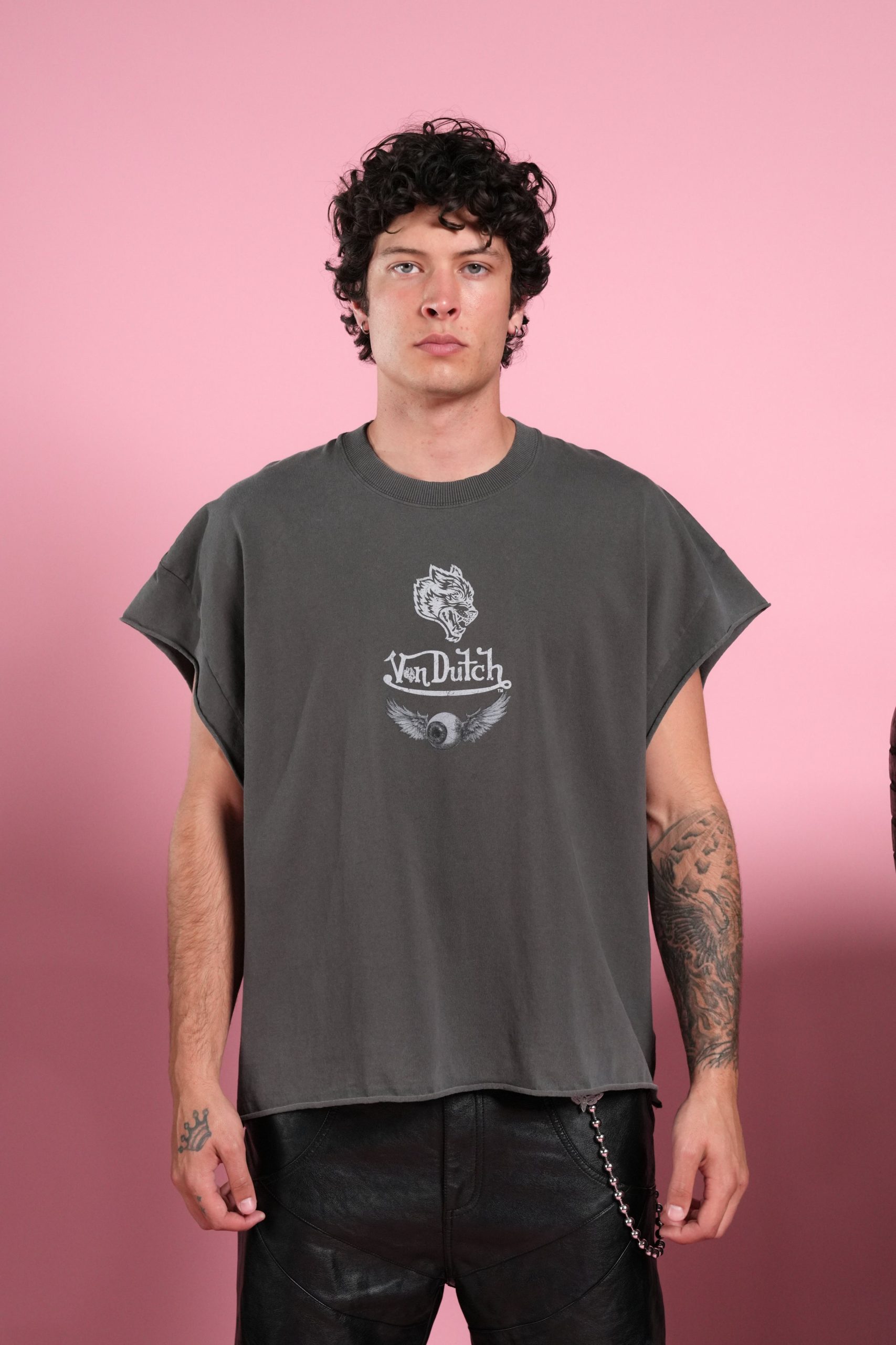 Take-Off Grunge Cut-Off Mid-Length Raw Hem Tee in Wolf Gray - Image 2