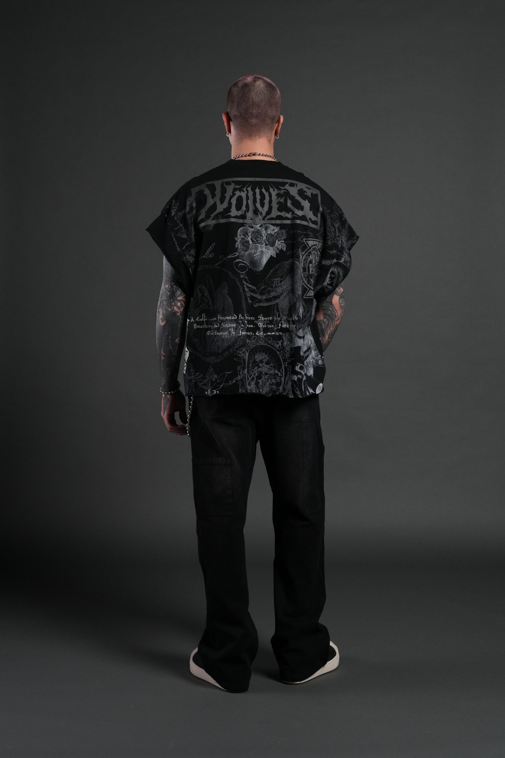 Heart of Thorns Distressed Grunge Cut-Off Mid-Length Raw Hem Tee in Black - Image 6