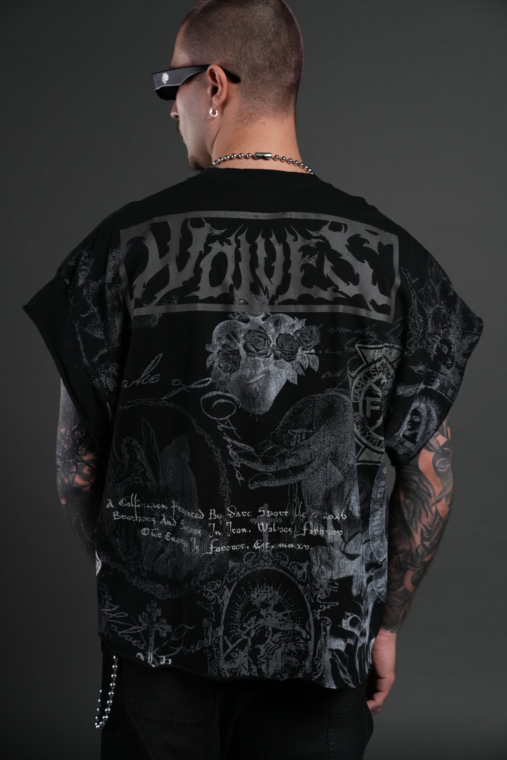 Heart of Thorns Distressed Grunge Cut-Off Mid-Length Raw Hem Tee in Black - Image 8