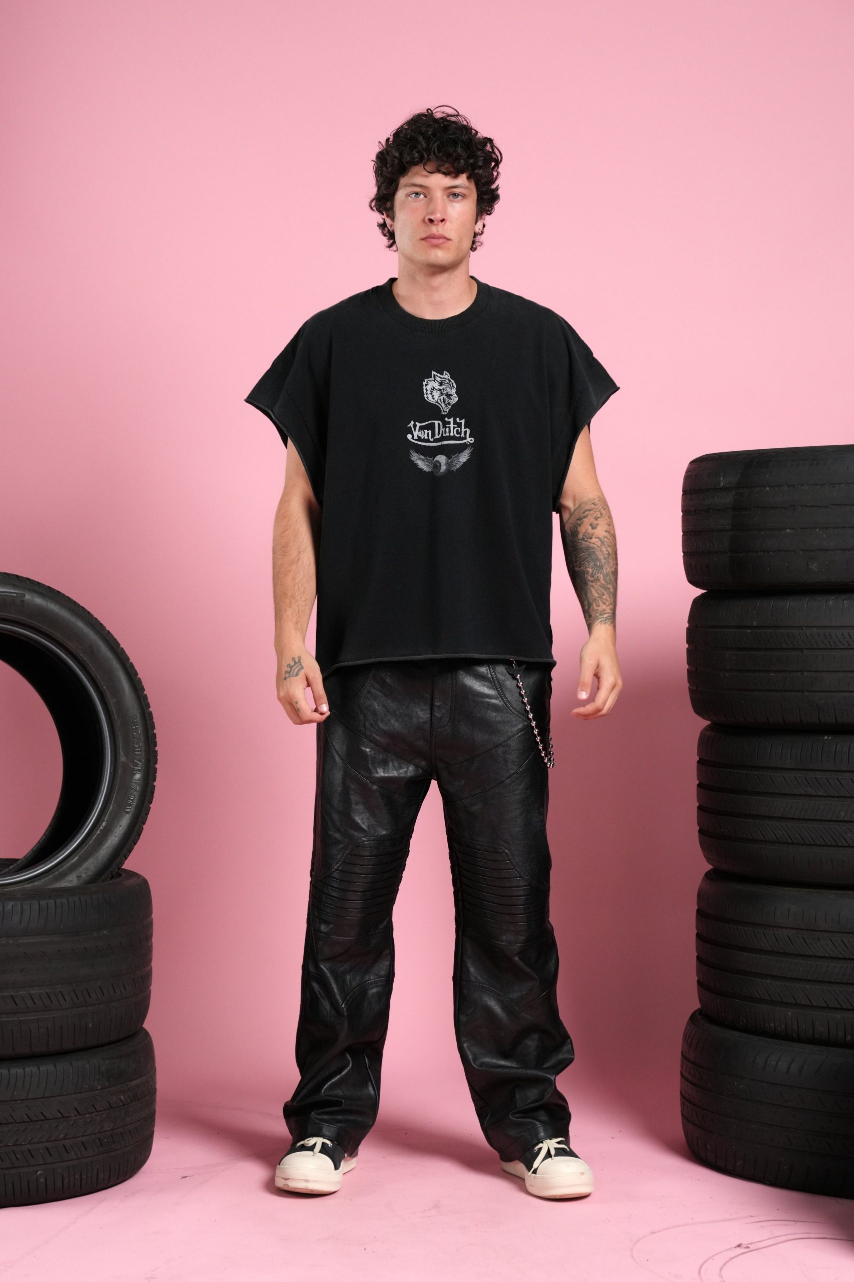 Take-Off Grunge Cut-Off Mid-Length Raw Hem Tee in Black - Image 5