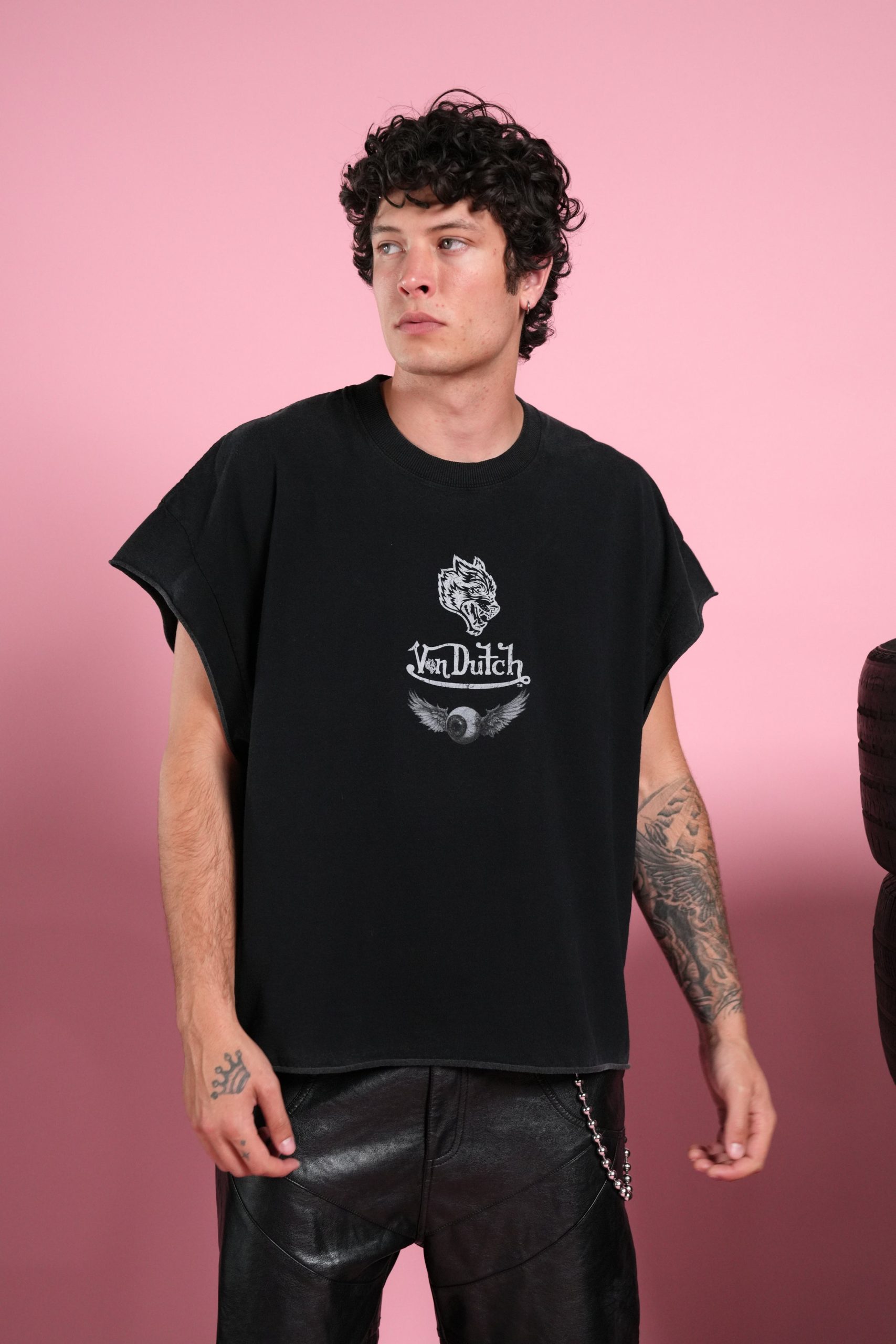 Take-Off Grunge Cut-Off Mid-Length Raw Hem Tee in Black - Image 2