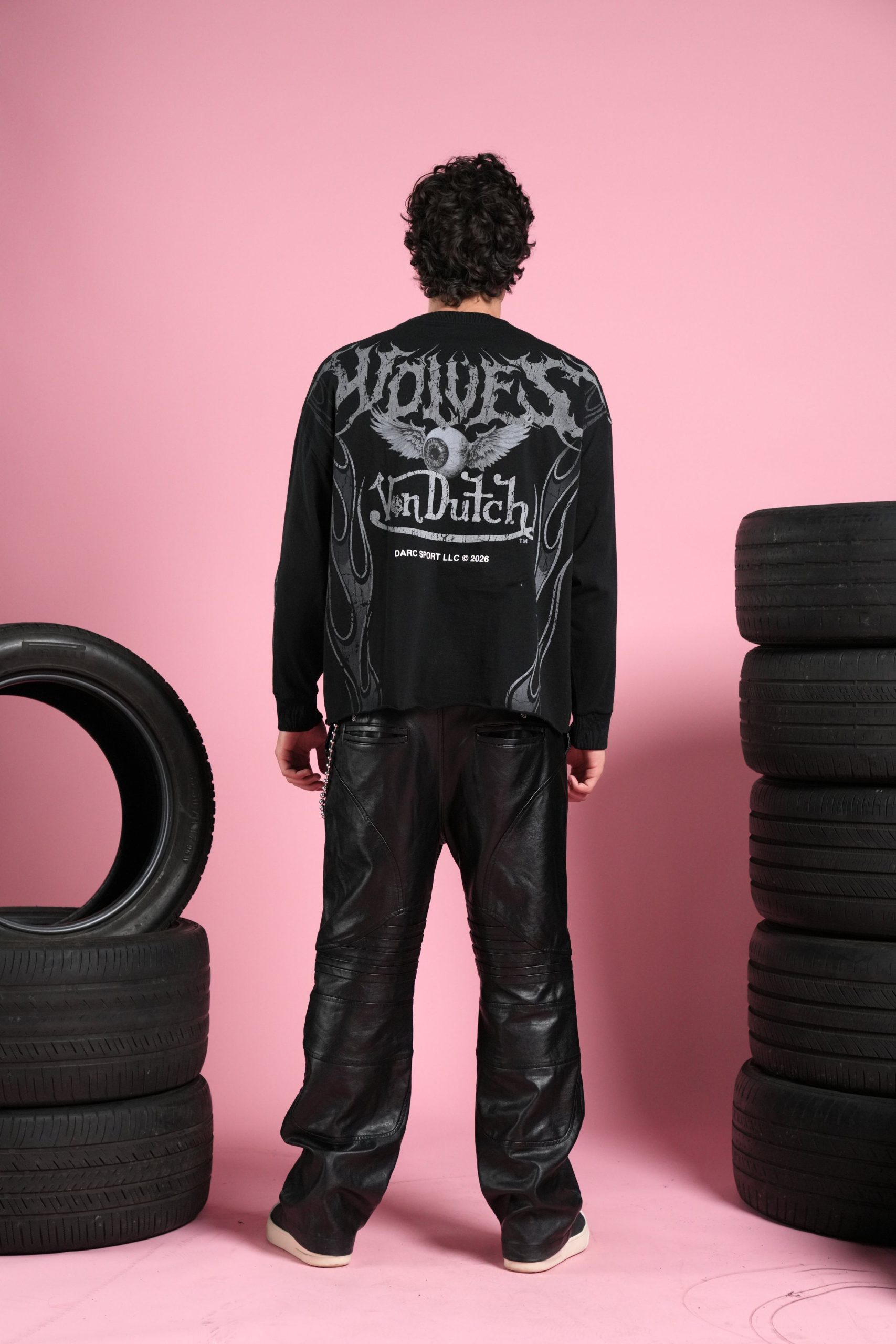 Take-Off Grunge Mid-Length Raw Hem LS Tee in Black - Image 6
