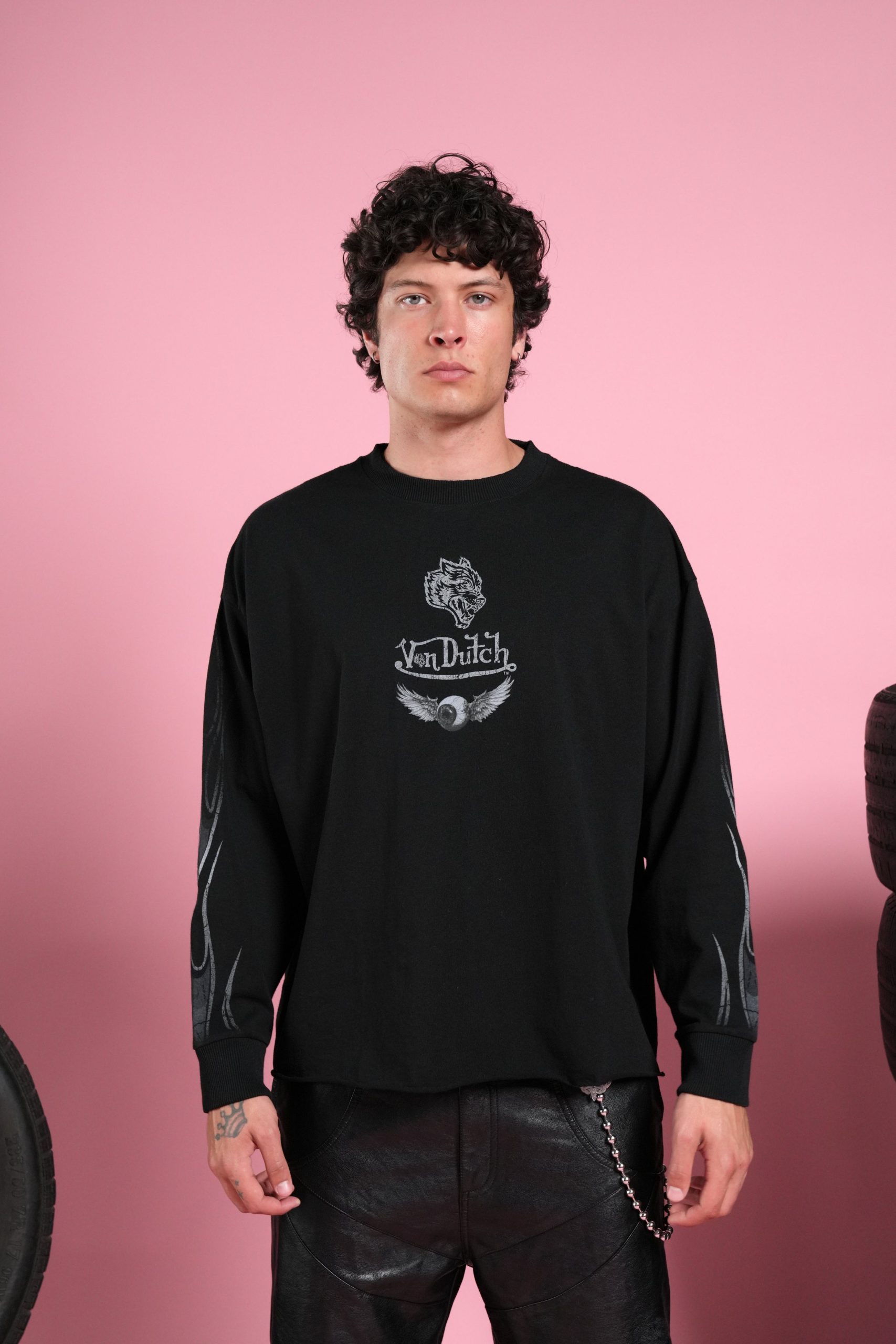 Take-Off Grunge Mid-Length Raw Hem LS Tee in Black - Image 2