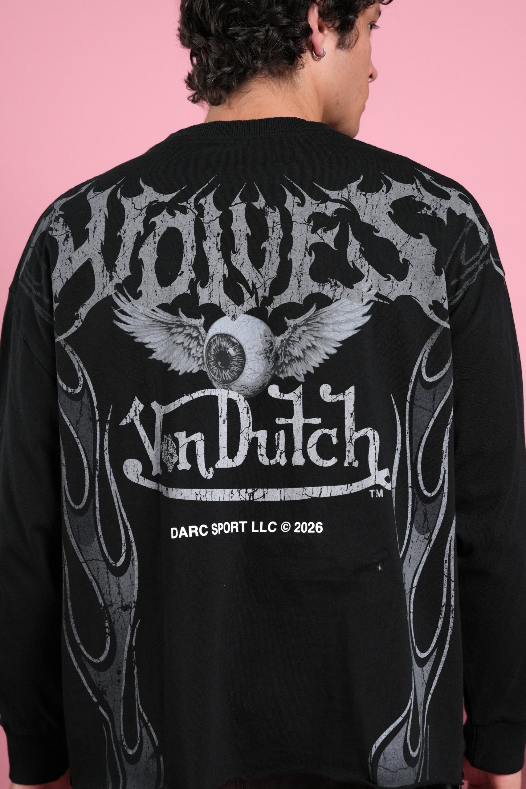 Take-Off Grunge Mid-Length Raw Hem LS Tee in Black - Image 12