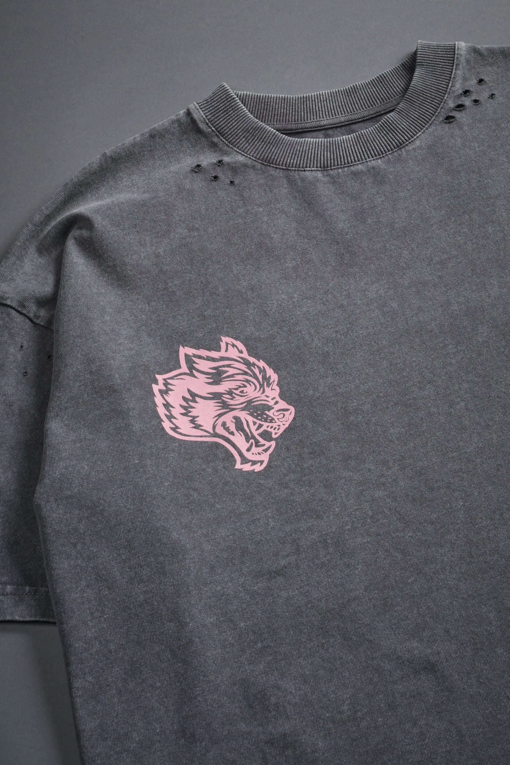 Wolves Valor Distressed Grunge Mid Length Raw Hem Tee in Slate Gray - Image 10
