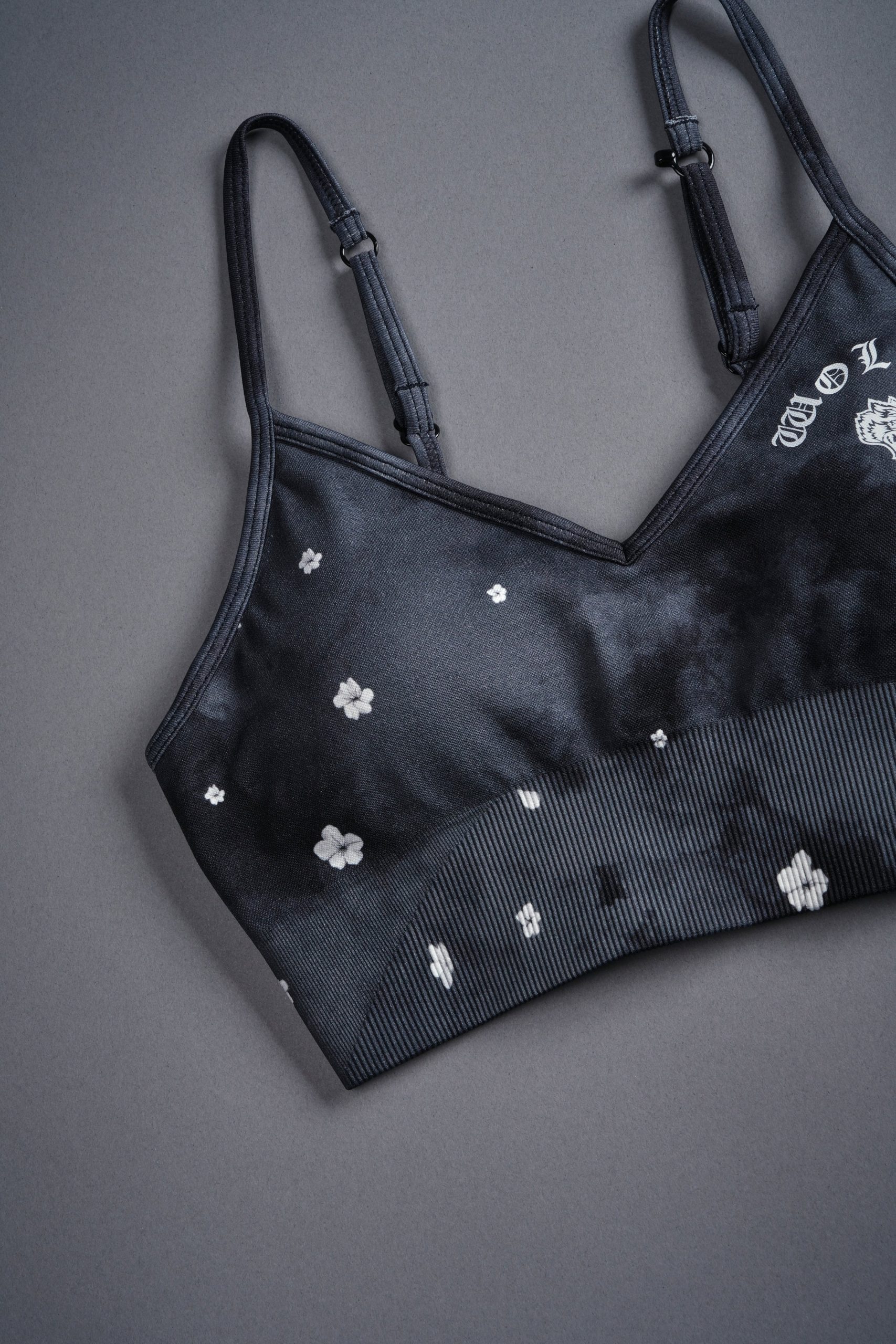 Chopper V2 Everson Seamless Sports Bra in Black Cherry Ghost Clouds - Image 8